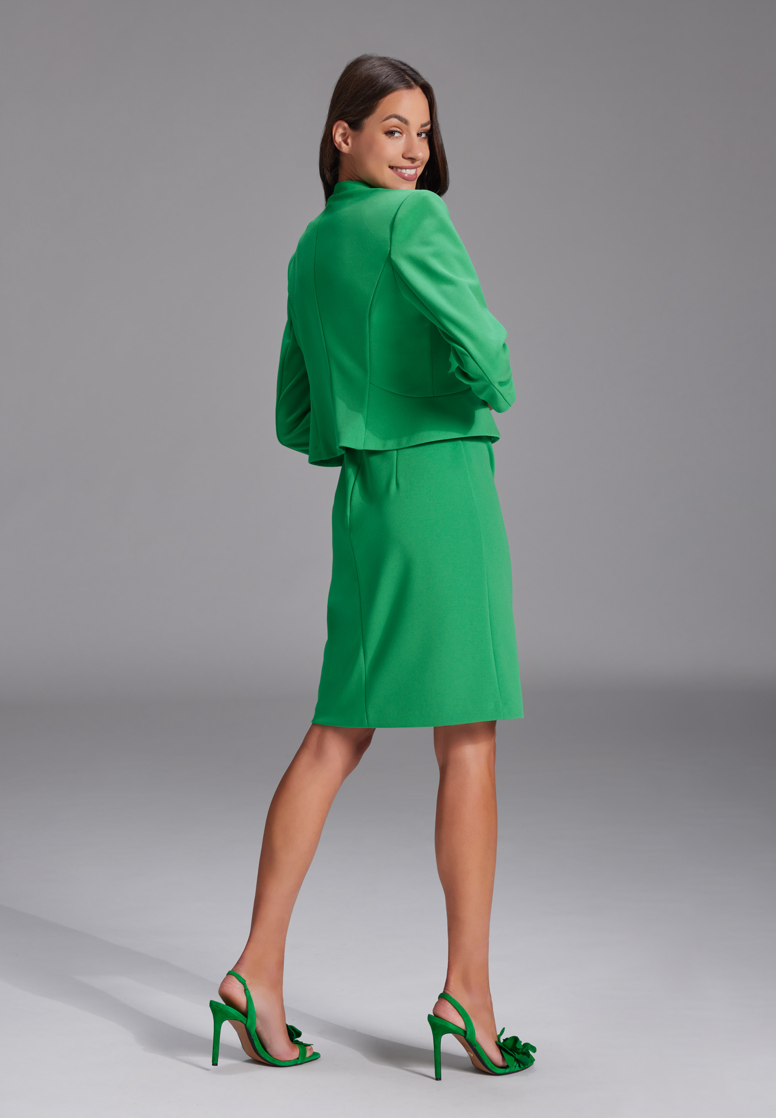 Swing Taillierte Jacke aus Jersey Cr pe basil green 4